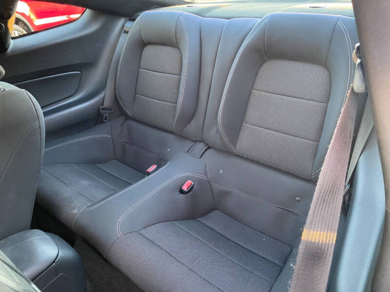 2016 Ford Mustang V6