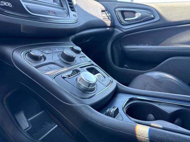 2016 Chrysler 200 S