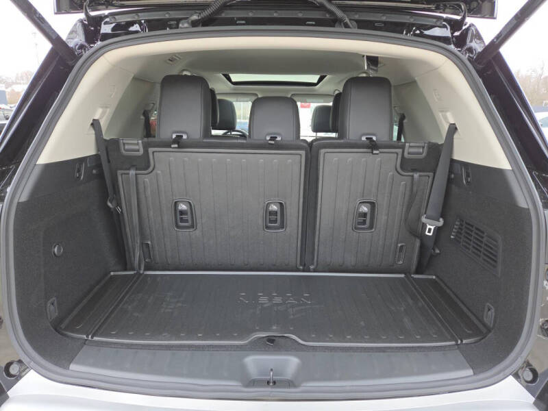 2025 Nissan Pathfinder SL