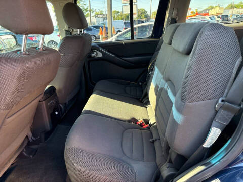 2008 Nissan Pathfinder LE