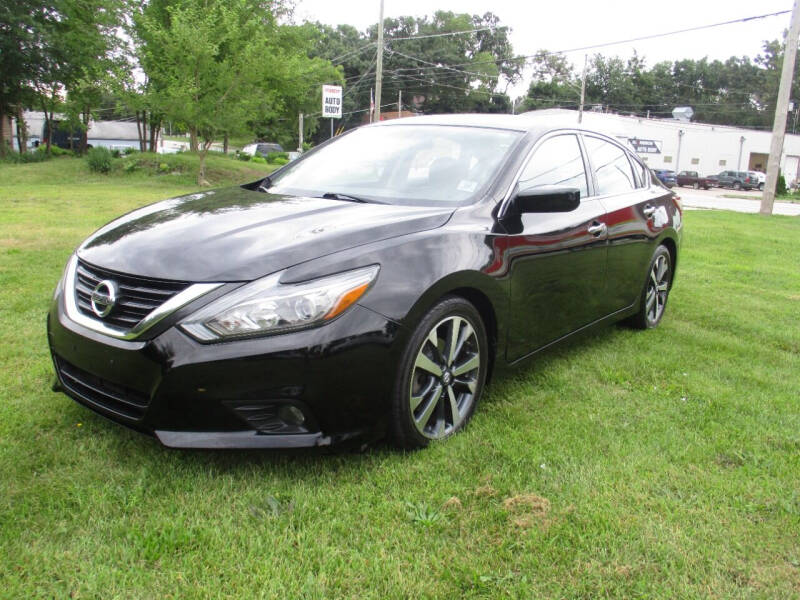 2017 Nissan Altima for sale at Triangle Auto Sales in Elgin IL