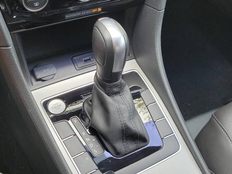 2022 Volkswagen Passat R-Line