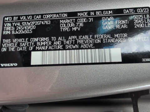 2023 Volvo XC40 B5 Plus Dark Theme