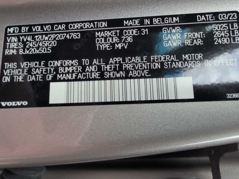 2023 Volvo XC40 B5 Plus Dark Theme