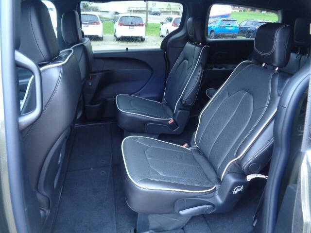 2027 Chrysler Pacifica Limited