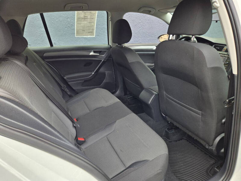 2018 Volkswagen Golf TSI S