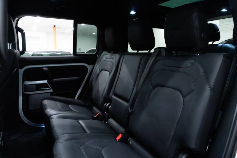 2023 Land Rover Defender 130 SE