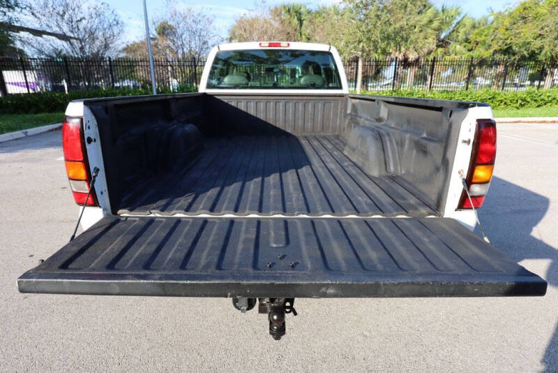 2006 GMC Sierra 2500HD Work Truck