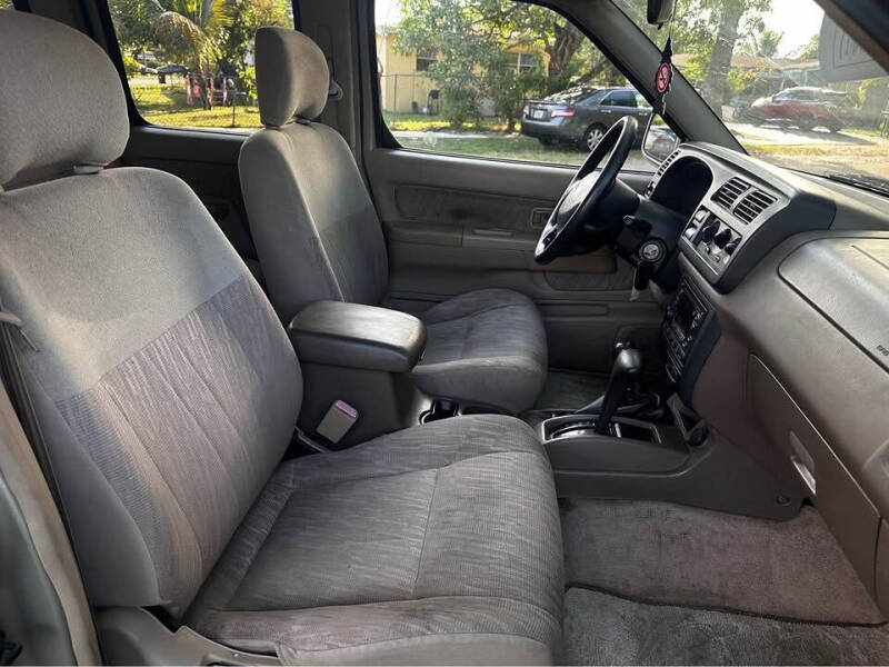 2000 Nissan Frontier SE