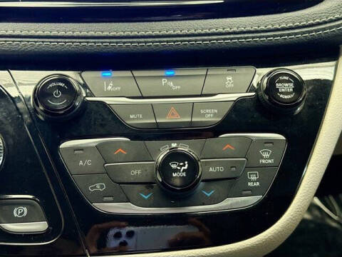 2024 Chrysler Pacifica Plug-In Hybrid Select