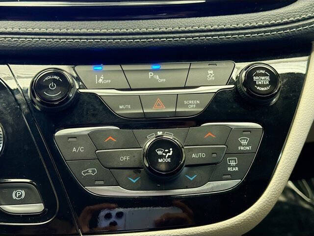 2024 Chrysler Pacifica Plug-In Hybrid Select