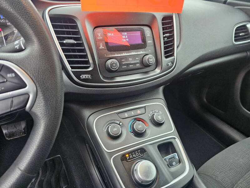 2016 Chrysler 200 LX