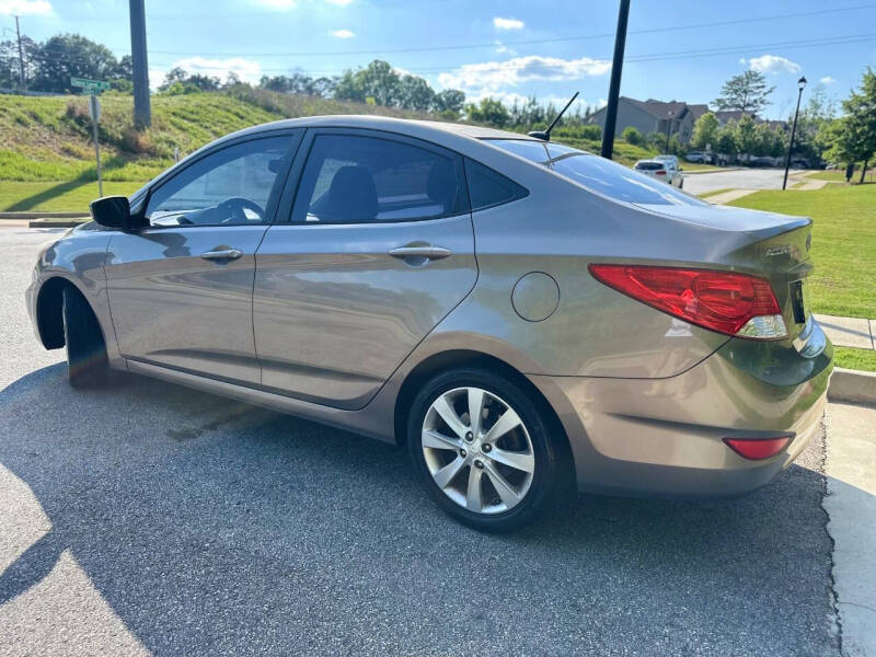 2012 Hyundai Accent GLS