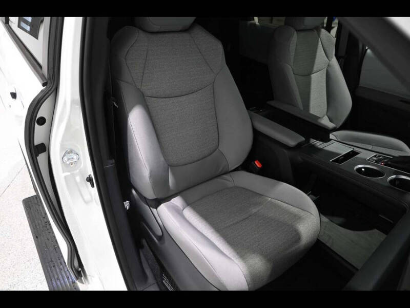 2025 Toyota Sienna LE 8-Passenger