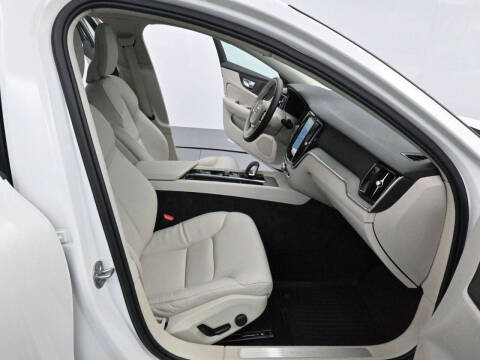 2025 Volvo S60 B5 Plus