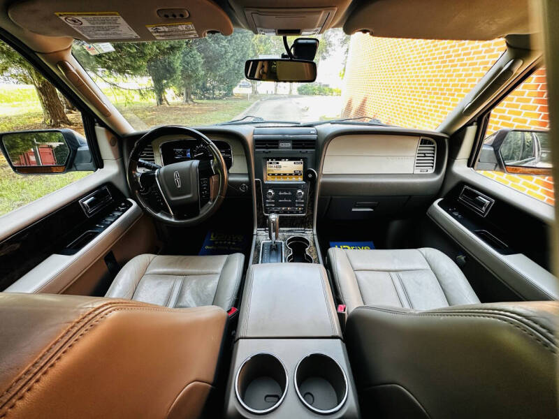 2016 Lincoln Navigator Select