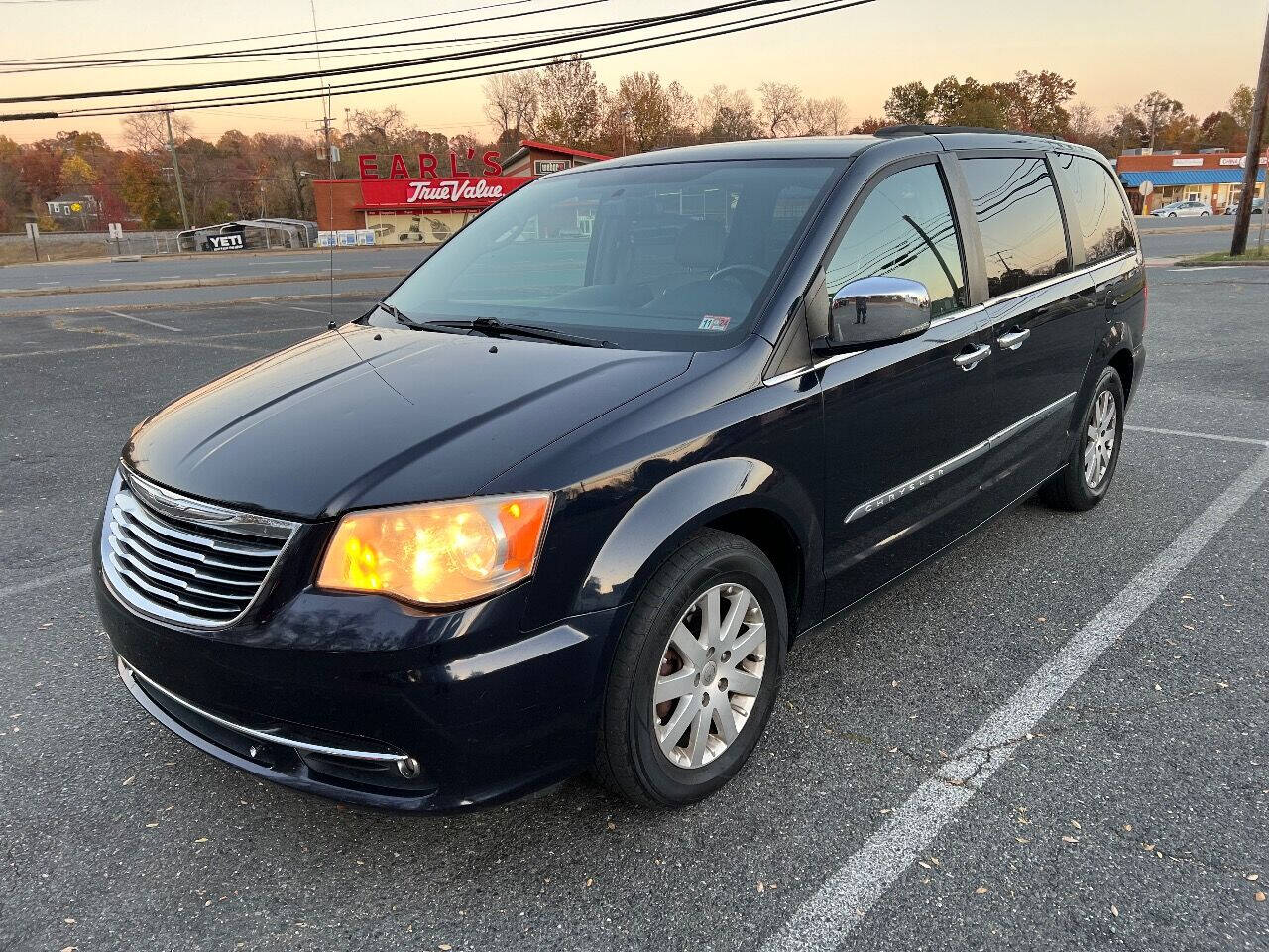 2011 chrysler town and country price