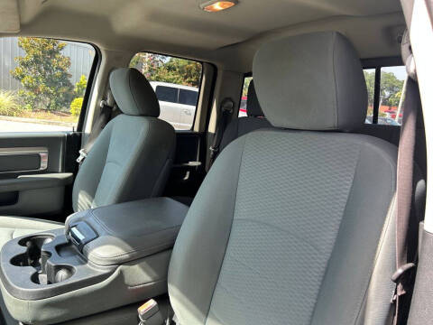 2017 RAM 1500 SLT