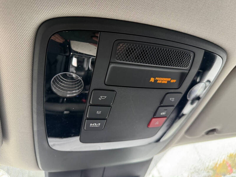 2023 Kia Carnival EX