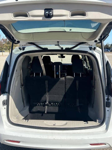 2022 Chrysler Voyager LX