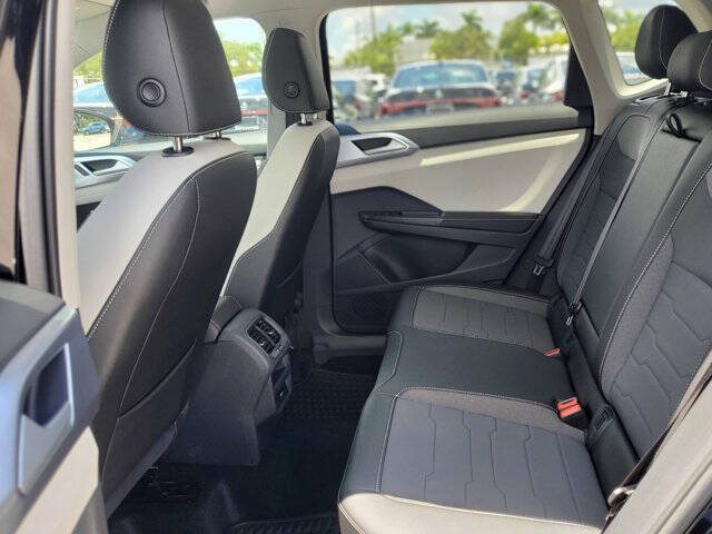 2025 Volkswagen Taos SE