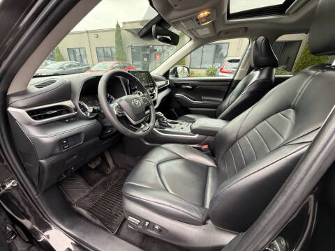 2022 Toyota Highlander Hybrid XLE