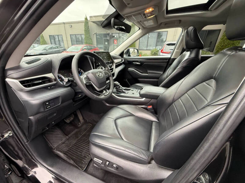 2022 Toyota Highlander Hybrid XLE