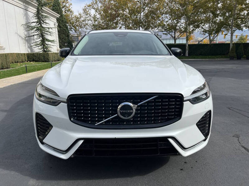 2025 Volvo XC60 B5 Plus Dark Theme