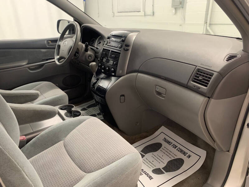 2008 Toyota Sienna LE 7-Passenger