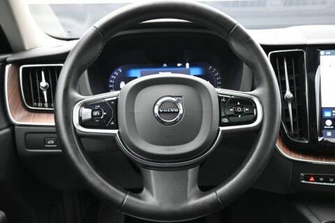 2023 Volvo XC60 B5 Plus Dark Theme