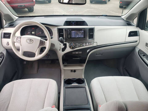 2013 Toyota Sienna LE 7-Passenger
