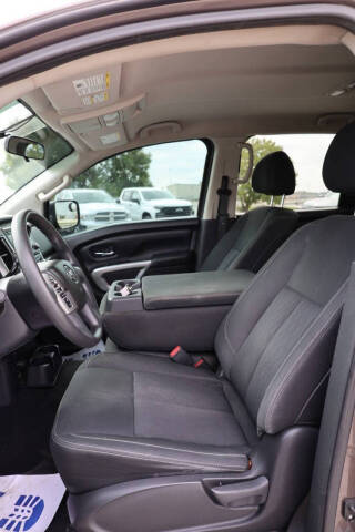 2017 Nissan Titan SV