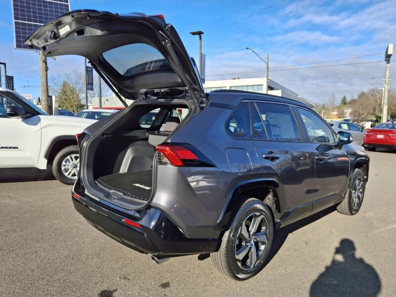 2025 Toyota RAV4 Plug-in Hybrid SE