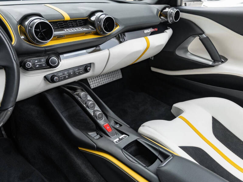 2021 Ferrari 812 GTS