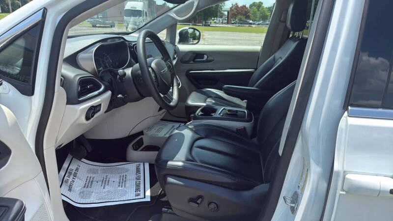 2023 Chrysler Pacifica Touring L