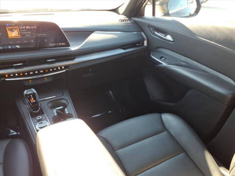 2025 Cadillac XT4 Premium Luxury