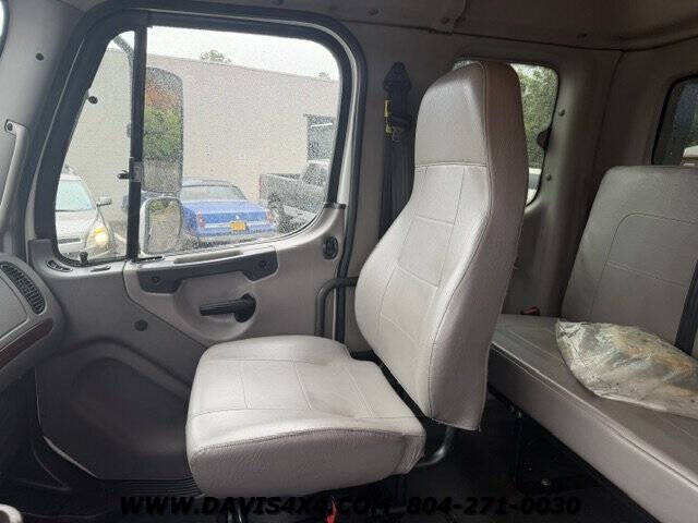 2021 Freightliner M2 106