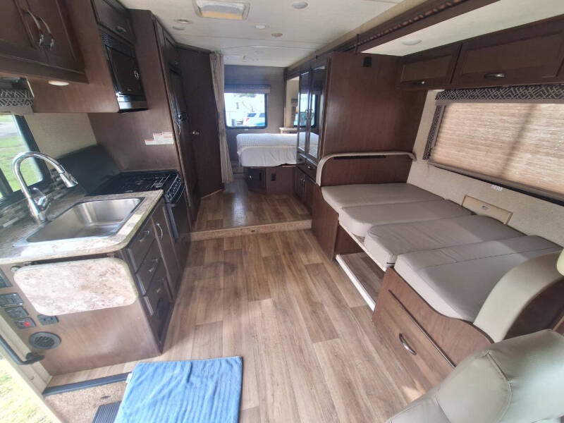 2018 Thor Motor Coach Four Winds 24F