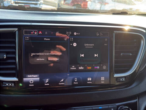 2025 Chrysler Voyager LX