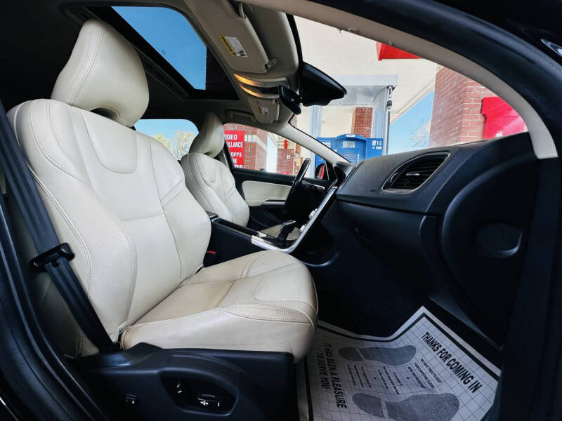 2015 Volvo V60 Cross Country T5