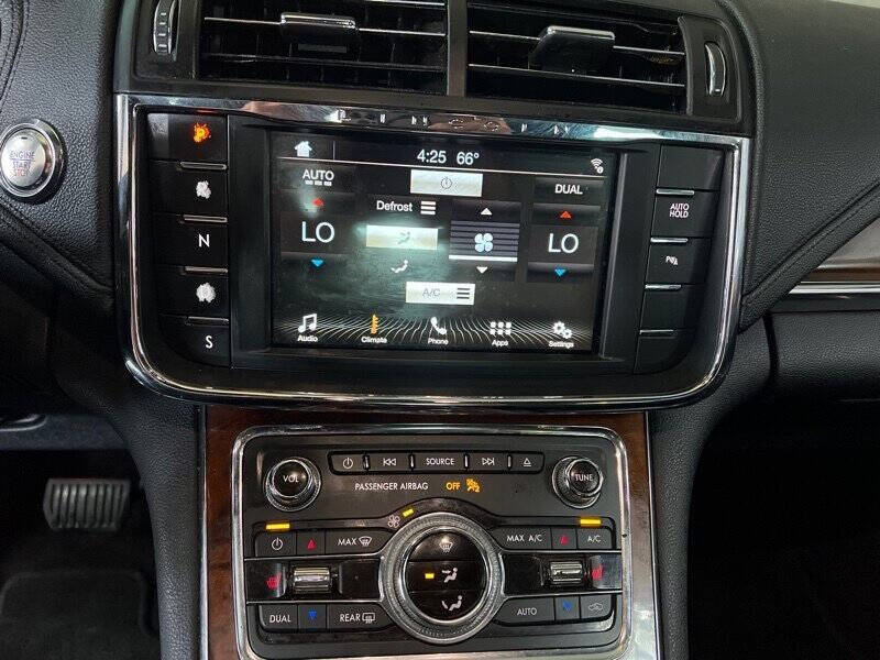 2017 Lincoln Continental Premiere