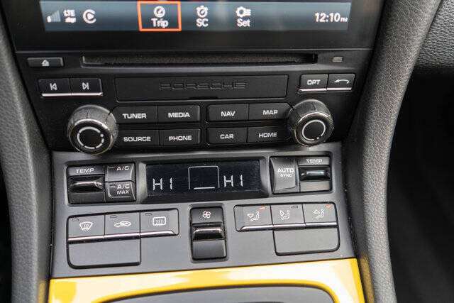 2018 Porsche 911 24