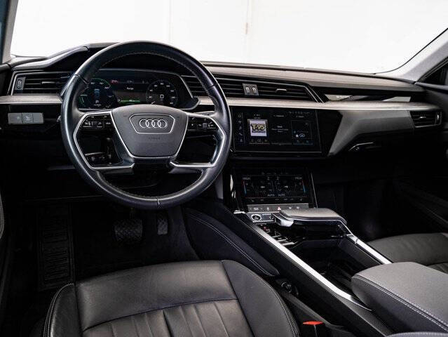 2022 Audi e-tron quattro Premium