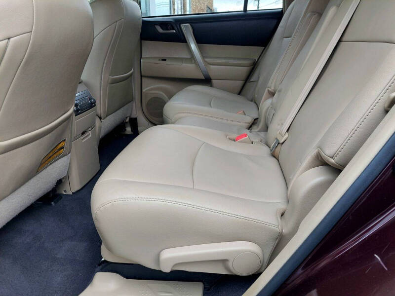 2011 Toyota Highlander SE