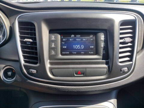 2016 Chrysler 200 LX