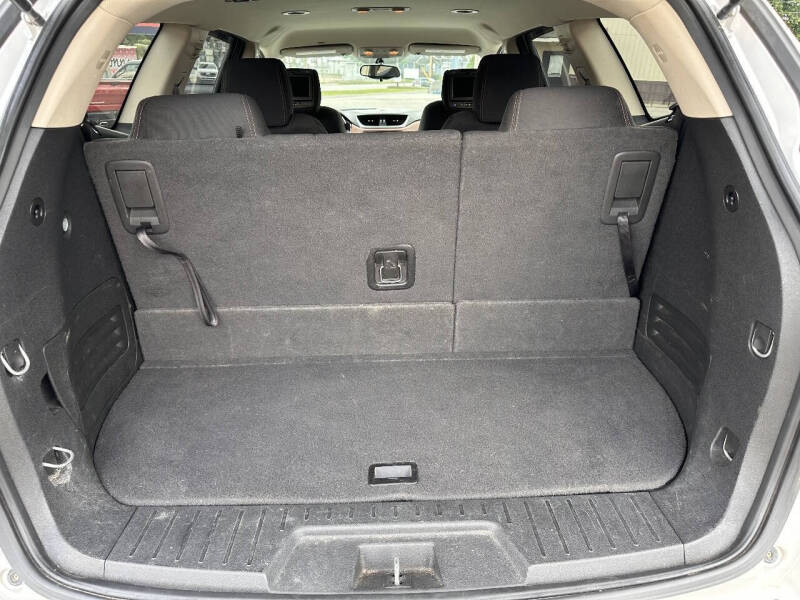 2017 Chevrolet Traverse LT