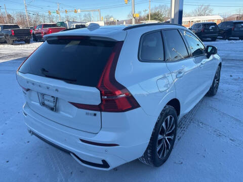2025 Volvo XC60 B5 Core Dark Theme