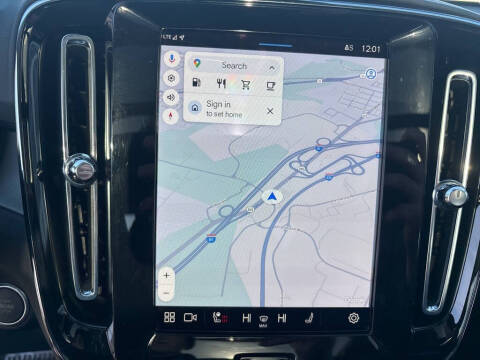 2025 Volvo XC40 B5 Plus Bright Theme