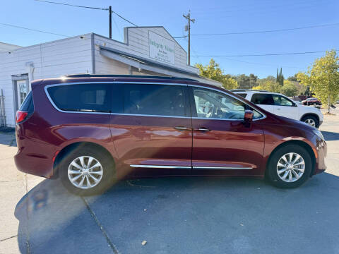 2017 Chrysler Pacifica Touring-L