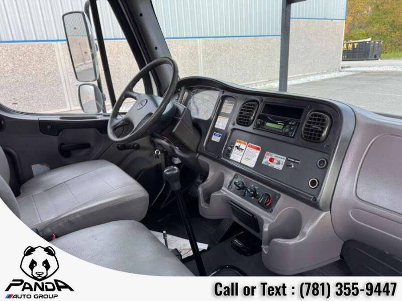 2012 Freightliner M2 106